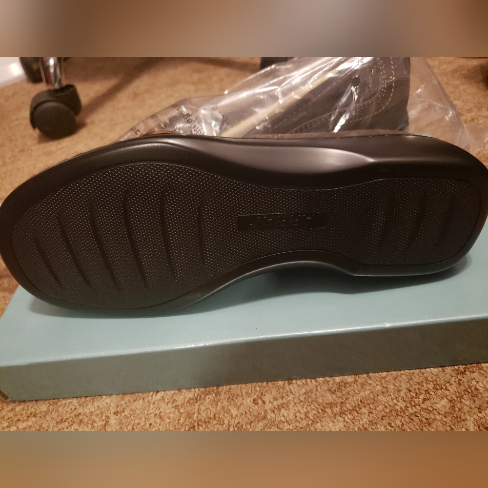 New Array Shoes - image 5